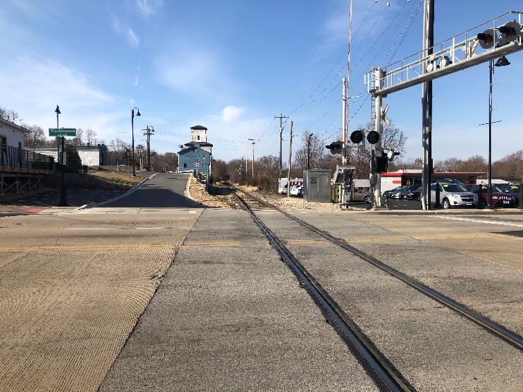 Image of rail crossing Washington Street