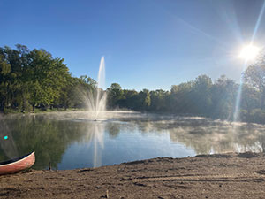 Fox_Bluff_pond_fountain_canoe